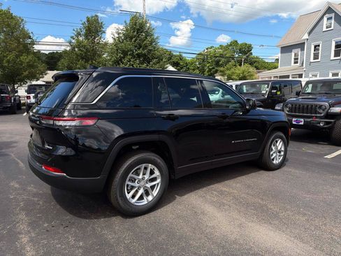 New 2026 Jeep Grand Cherokee Laredo X AWD/4WD image 2