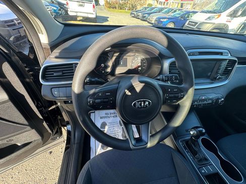 Used 2018 Kia Sorento LX Sport Utility 4D image 22