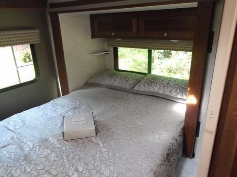 Used 2019 Chevrolet Express 4500 w/ RV Package image 18