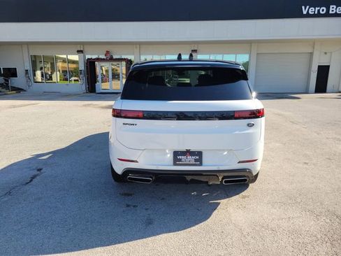 Used 2023 Land Rover Range Rover Sport SE Dynamic image 5