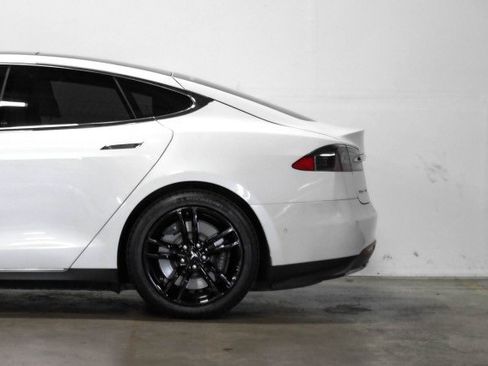 Used 2015 Tesla Model S 85D image 11