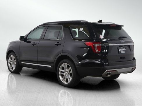 Used 2017 Ford Explorer XLT w/ Equipment Group 202A image 3