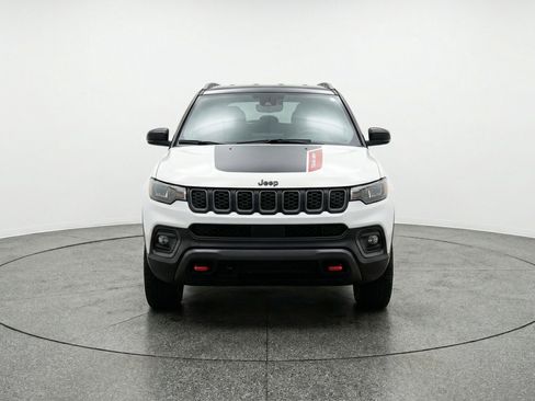 Used 2025 Jeep Compass Trailhawk image 2