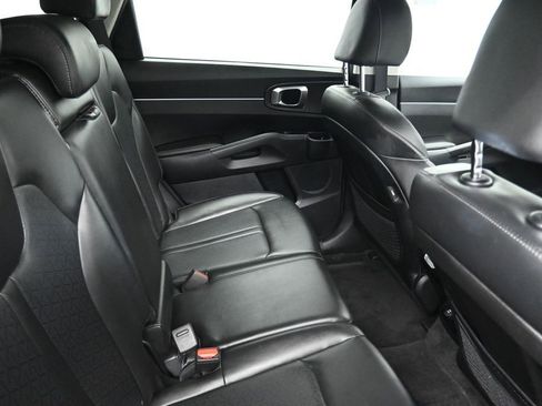 Used 2023 Kia Sorento S w/ Panoramic Sunroof Package FWD image 11