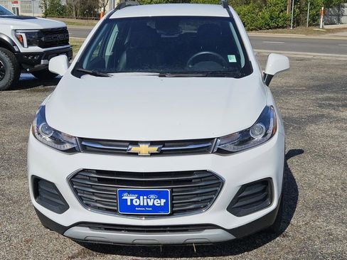 Used 2022 Chevrolet Trax LT w/ LT Convenience Package image 3