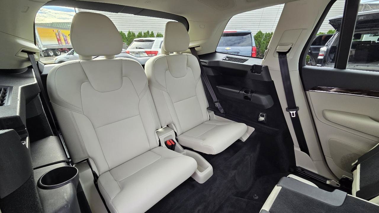 Used 2016 Volvo XC90 T6 Momentum w/ Momentum Plus Package AWD/4WD image 17