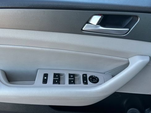 Used 2015 Hyundai Sonata SE w/ Option Group 02 FWD image 11