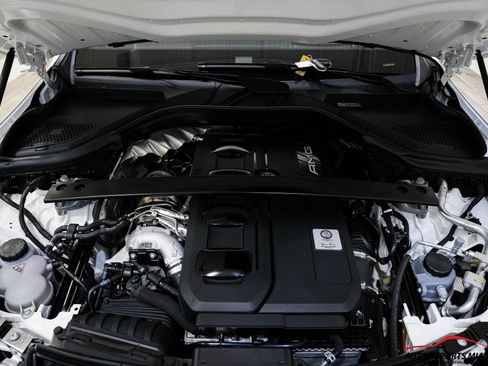 Used 2024 Mercedes-Benz GLC 43 AMG 4MATIC image 32