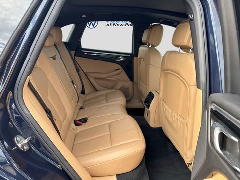 Used 2018 Porsche Macan AWD/4WD image 27