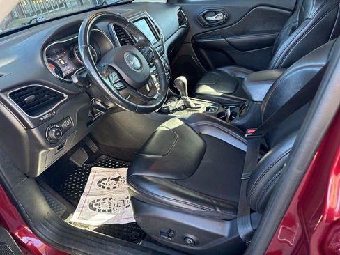 Used 2019 Jeep Cherokee Trailhawk w/ Cold Weather Group image 12