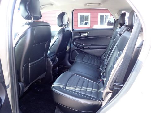 Used 2017 Ford Edge SEL w/ Equipment Group 201A AWD/4WD image 9