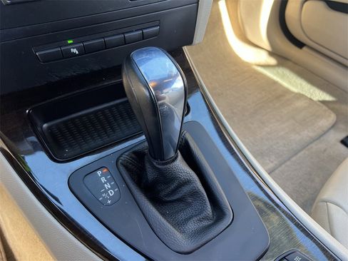 Used 2012 BMW 335i Convertible image 26