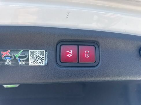 Used 2025 Mercedes-Benz C 300 Sedan image 26