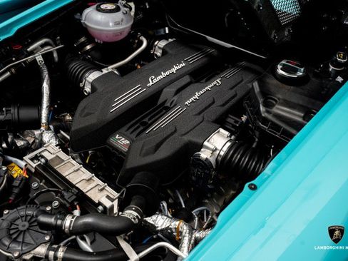 Used 2025 Lamborghini Revuelto image 28