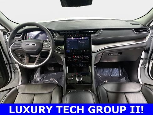 Certified 2024 Jeep Grand Cherokee Limited w/ Luxury Tech Group II image 2