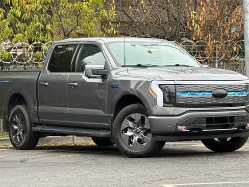 Used 2024 Ford F150 Lightning Lariat image 2