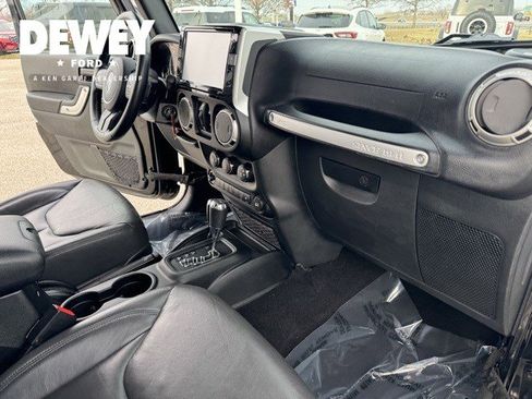 Used 2016 Jeep Wrangler Unlimited Rubicon image 31