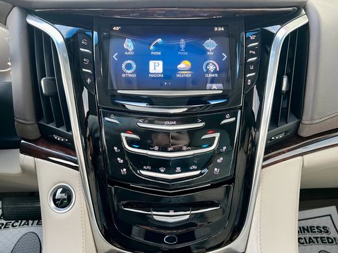 Used 2015 Cadillac Escalade Luxury image 24
