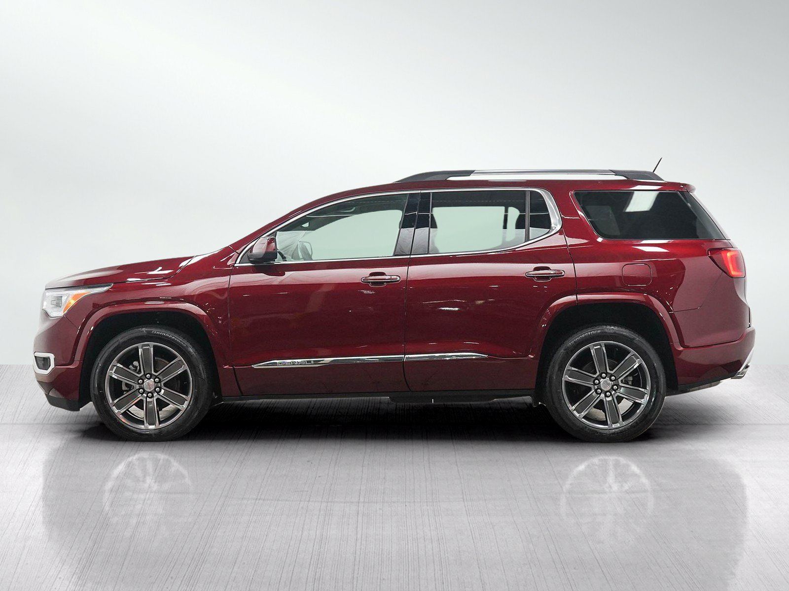 Used 2017 GMC Acadia Denali w/ Technology Package AWD/4WD image 2