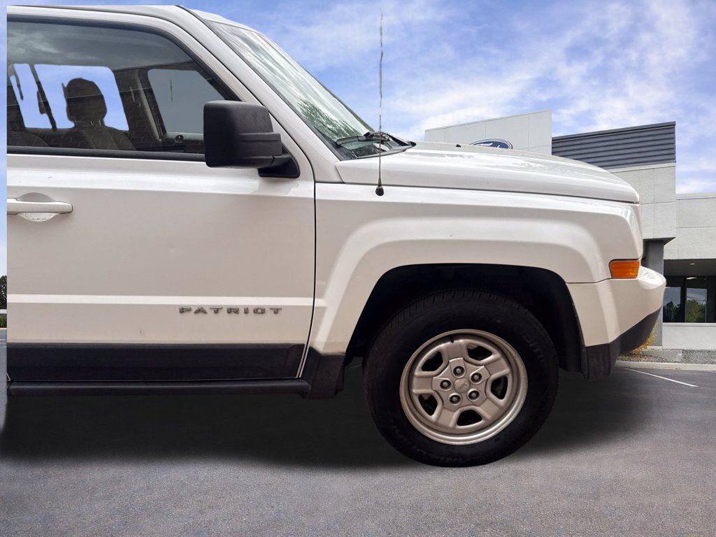 Used 2015 Jeep Patriot Sport w/ Power Value Group FWD image 32