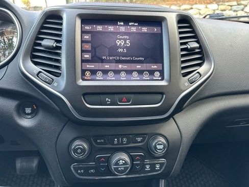 Used 2019 Jeep Cherokee Trailhawk w/ Cold Weather Group image 25