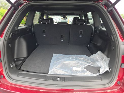 New 2025 Jeep Grand Cherokee Altitude image 18