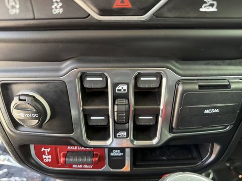 Used 2022 Jeep Gladiator Mojave w/ LED Lighting Group AWD/4WD image 16