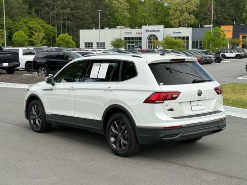 Used 2023 Volkswagen Tiguan SE image 3
