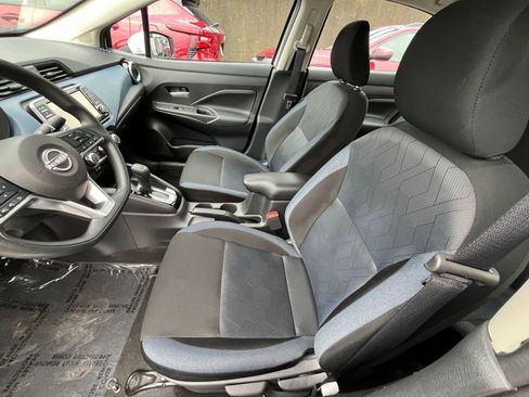 Used 2025 Nissan Versa SV image 27