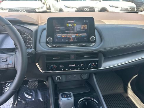 Used 2023 Nissan Rogue SV w/ SV Premium B Package FWD image 24