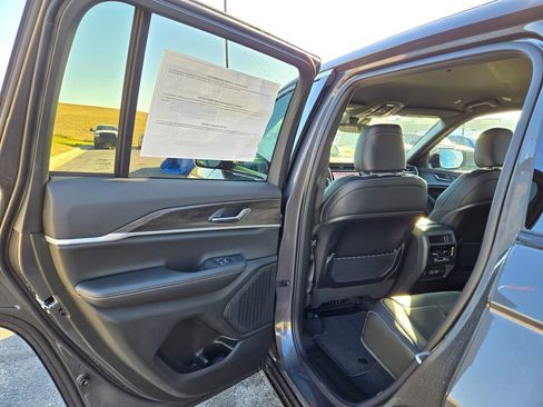 New 2025 Jeep Grand Cherokee Limited image 26