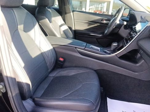 Used 2021 Toyota Avalon Limited image 31