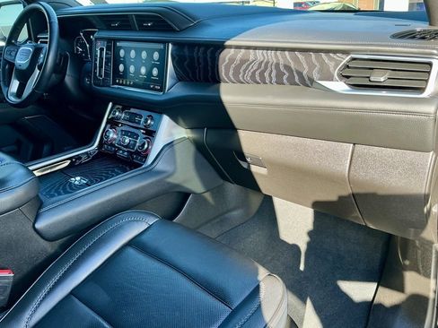 Used 2021 GMC Yukon XL Denali image 24