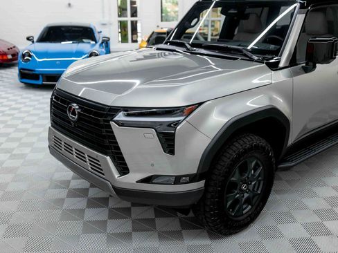 Used 2025 Lexus GX 550 AWD/4WD image 12