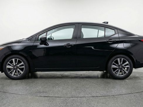 Used 2025 Nissan Versa SV image 5