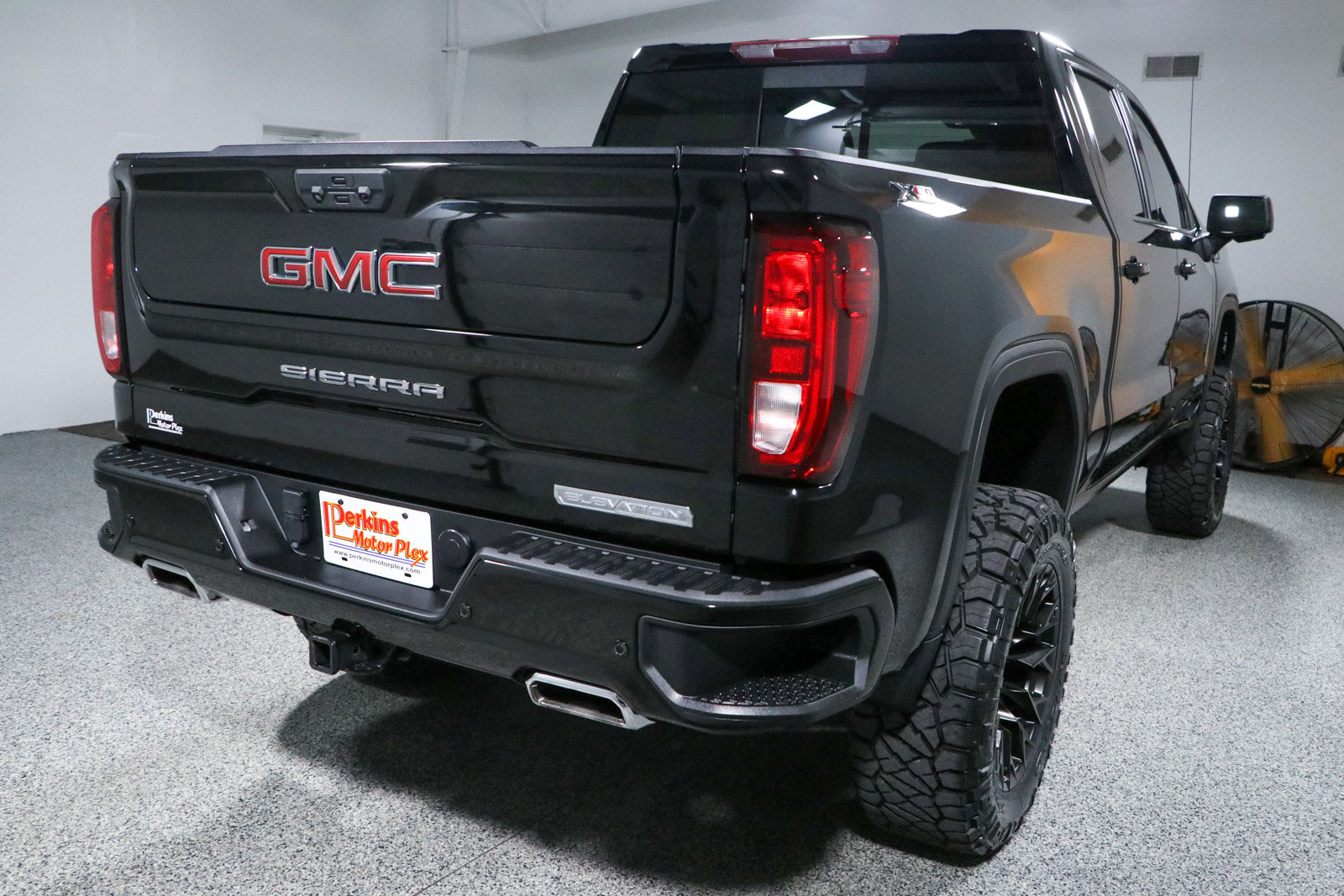Used 2022 GMC Sierra 1500 Elevation w/ Elevation Premium Package AWD/4WD image 8
