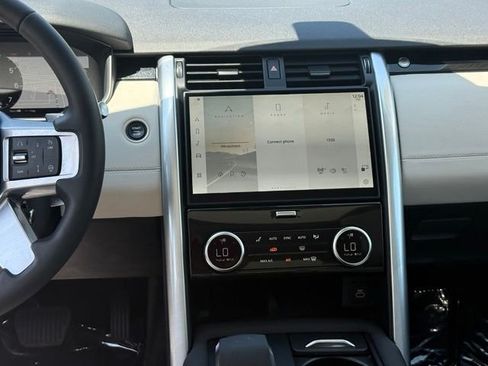 Used 2025 Land Rover Discovery S AWD/4WD image 23
