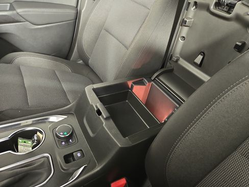 Certified 2023 Chevrolet Traverse LT FWD image 28