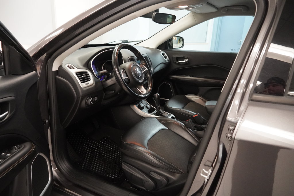 Used 2020 Jeep Compass Latitude w/ Cold Weather Group AWD/4WD image 12