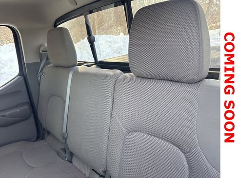 Used 2014 Nissan Frontier SV image 5