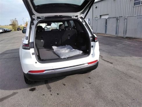 New 2025 Jeep Grand Cherokee Limited w/ Trailer Tow Package image 12