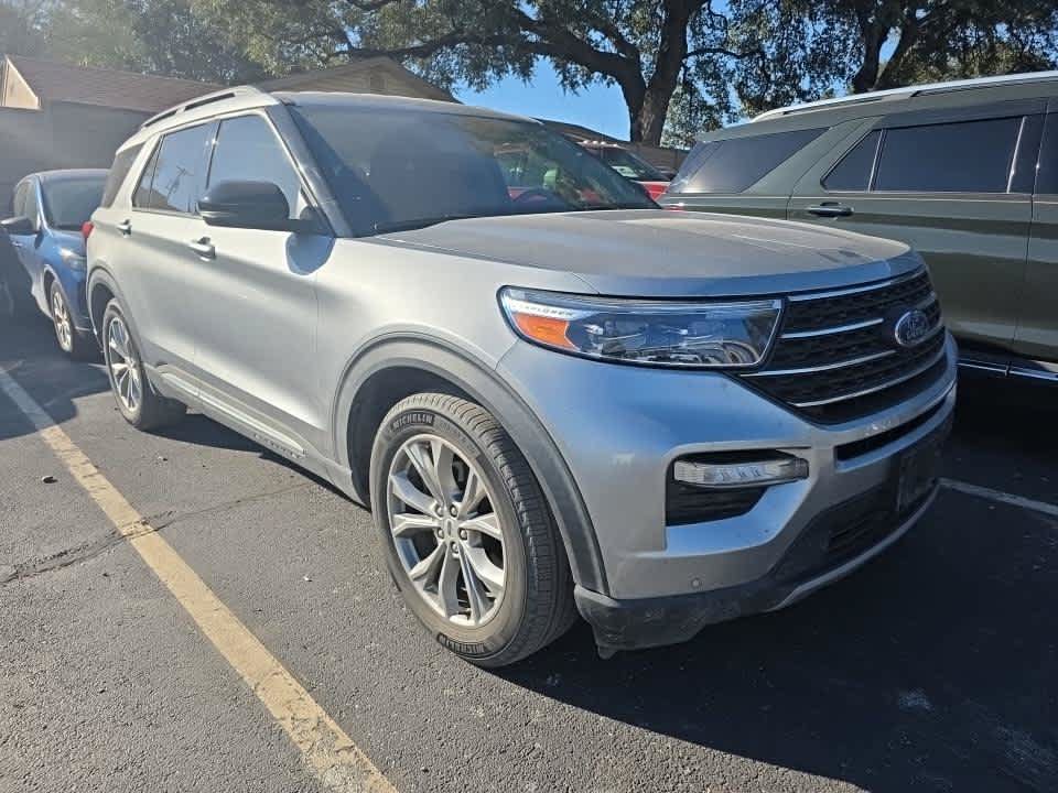 Used 2023 Ford Explorer XLT w/ Equipment Group 202A RWD image 2
