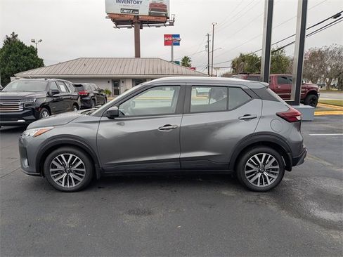Used 2022 Nissan Kicks SV image 7
