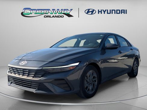 Certified 2024 Hyundai Elantra SEL FWD image 4