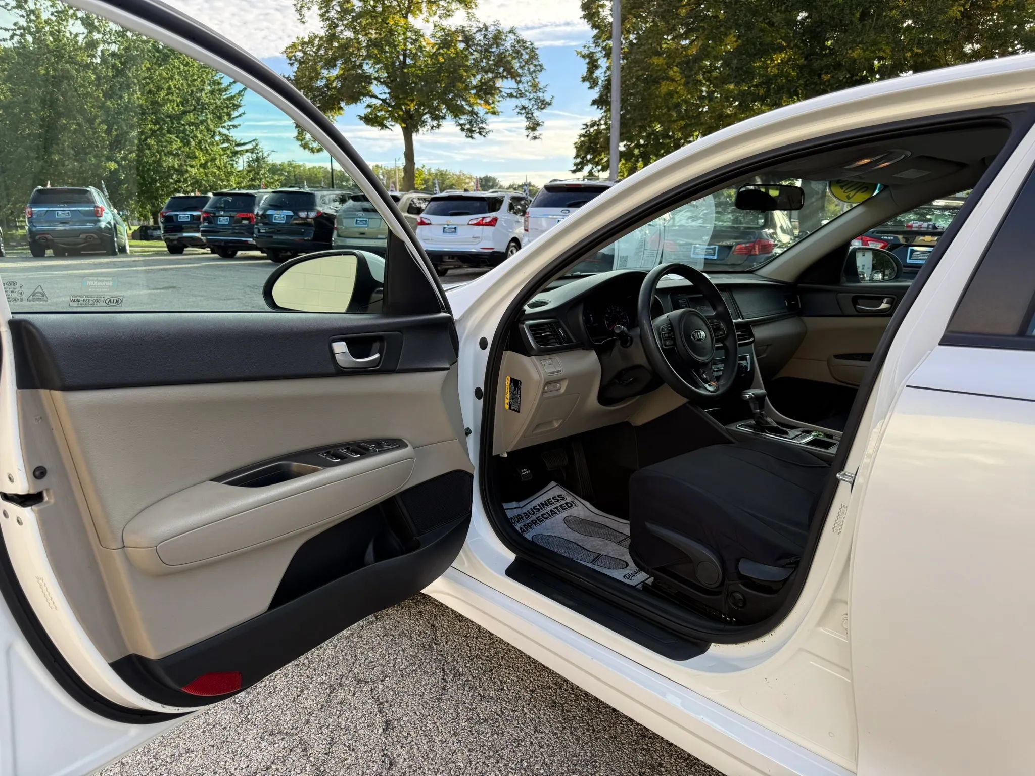 Used 2016 Kia Optima LX FWD image 9