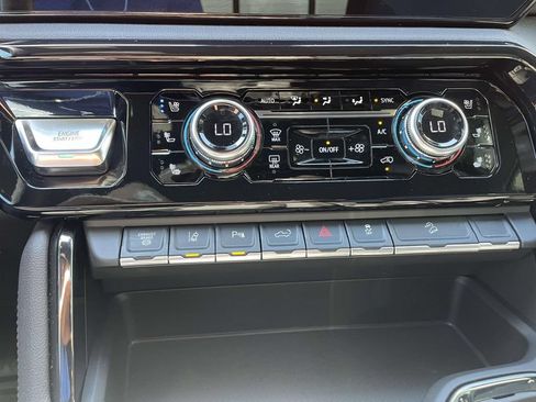 Used 2024 GMC Sierra 2500 AT4 w/ AT4 Premium Plus Package AWD/4WD image 25