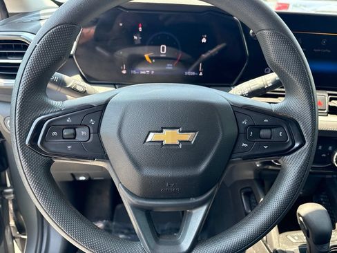 Used 2025 Chevrolet TrailBlazer LT AWD/4WD image 19