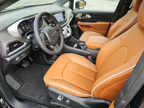 Used 2026 Chrysler Pacifica Pinnacle image 19