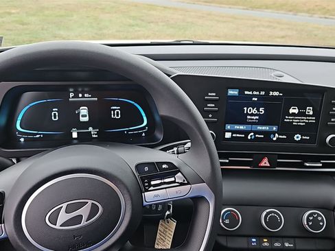 New 2025 Hyundai Elantra SE image 10