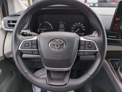 Certified 2023 Toyota Sienna XLE AWD/4WD image 14